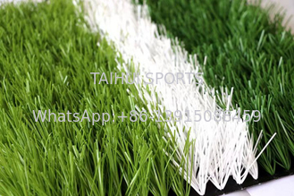 50 mm altezza del palo materiale sintetico PE Decorazione del giardino tappeto di erba artificiale per campo da calcio