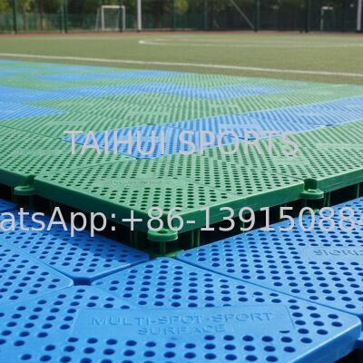 Piastrelle per pavimenti interbloccanti in PP resistenti all'acqua e ad alta compressione, facili da installare, per campi da basket, tennis e calcio